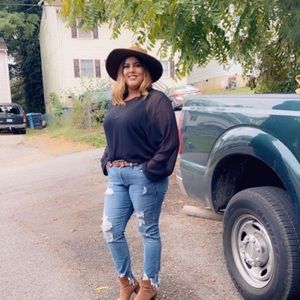 Meet your Posher, Laura